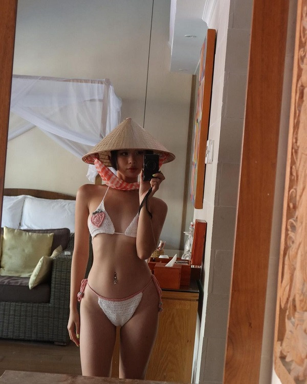 Hot girl dịu dàng với bikini len móc khoe vẻ đẹp độc đáo, quyến rũ