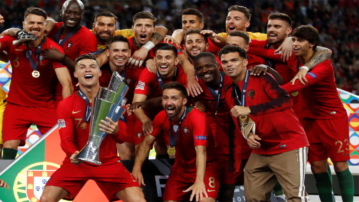 Ảnh Ronaldo trong màu áo đội tuyển quốc gia