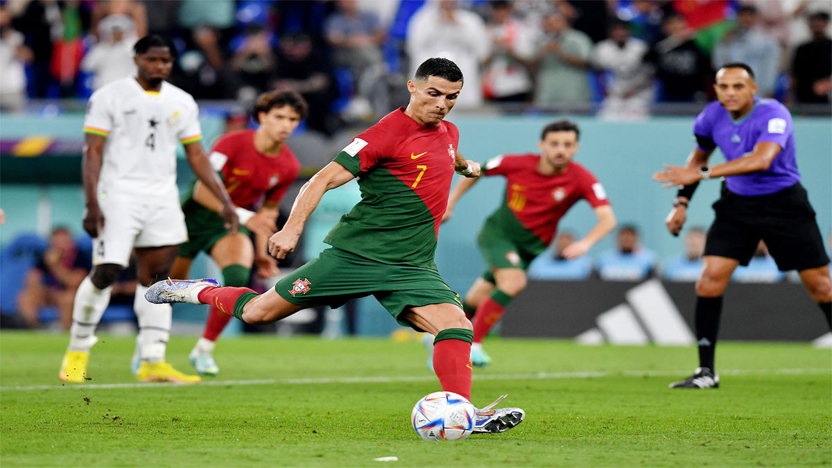 Ảnh Ronaldo trong màu áo đội tuyển quốc gia