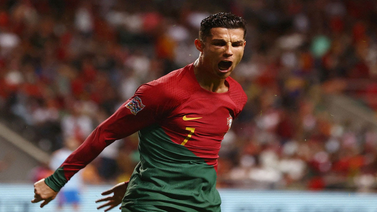 Ảnh Ronaldo trong màu áo đội tuyển quốc gia