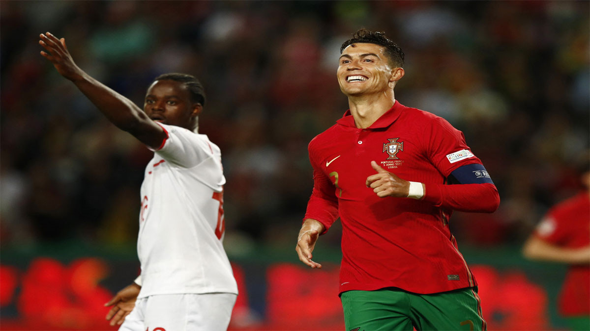 Ảnh Ronaldo trong màu áo đội tuyển quốc gia