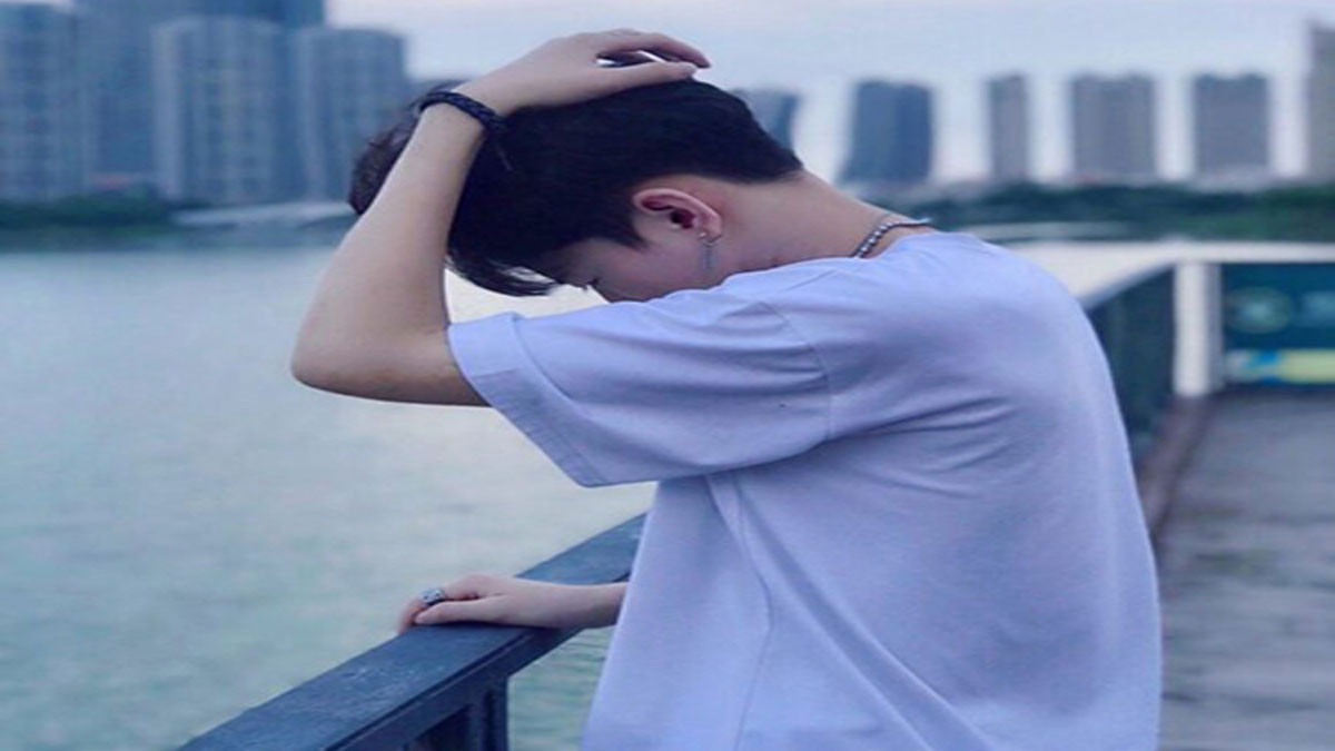 Ảnh trai đẹp che mặt phong cách tươi vui