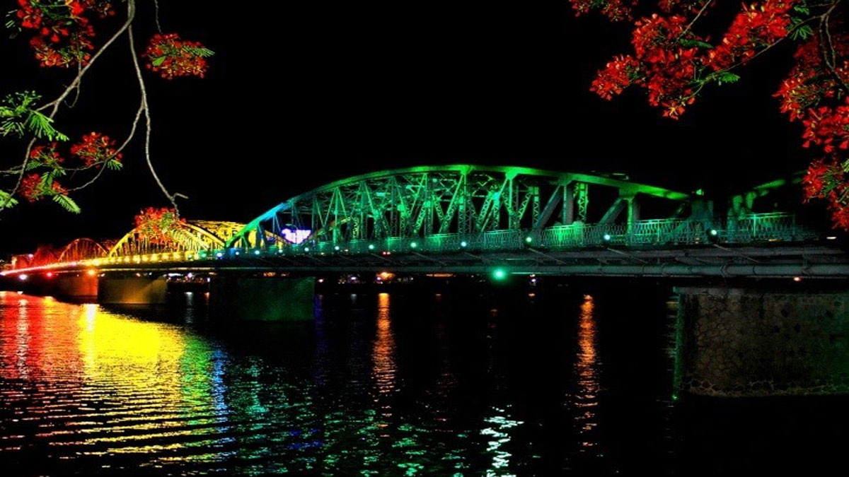 Đêm ở Huế với ánh đèn đẹp lung linh