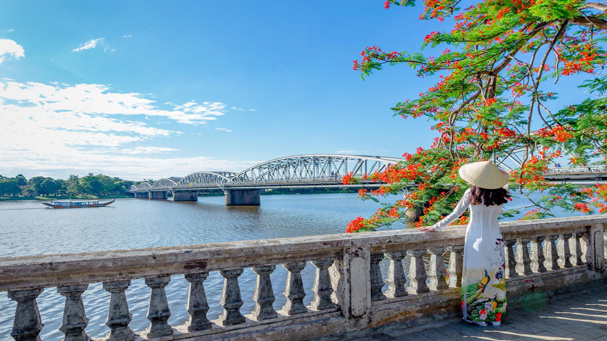 Hình ảnh buồn Huế 4
