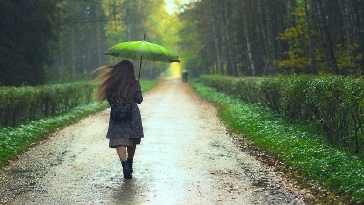 Hình ảnh lạc lõng giữa dòng người