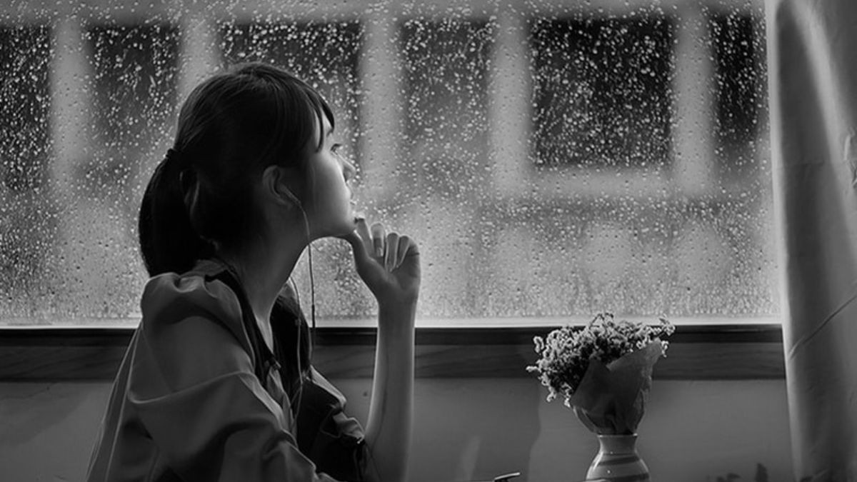 Hình ảnh mờ ảo giữa cơn mưa