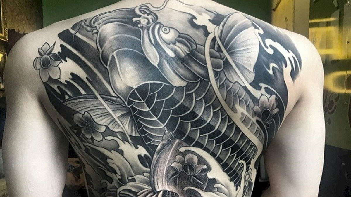 Hình xăm full lưng cá chép hóa rồng
