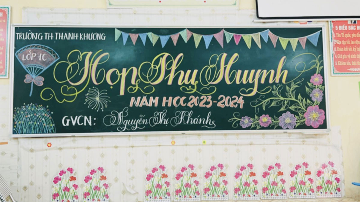 Mẫu trang trí bảng họp sử dụng họa tiết dễ thương
