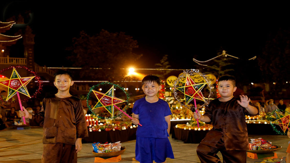 Múa lân sôi động