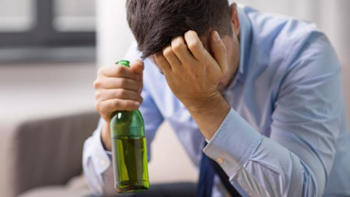 Người đàn ông với ánh mắt buồn
