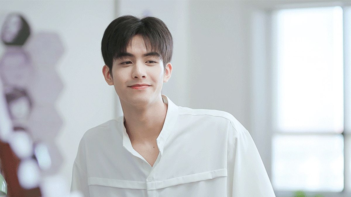 Trai đẹp trong áo sơ mi trắng