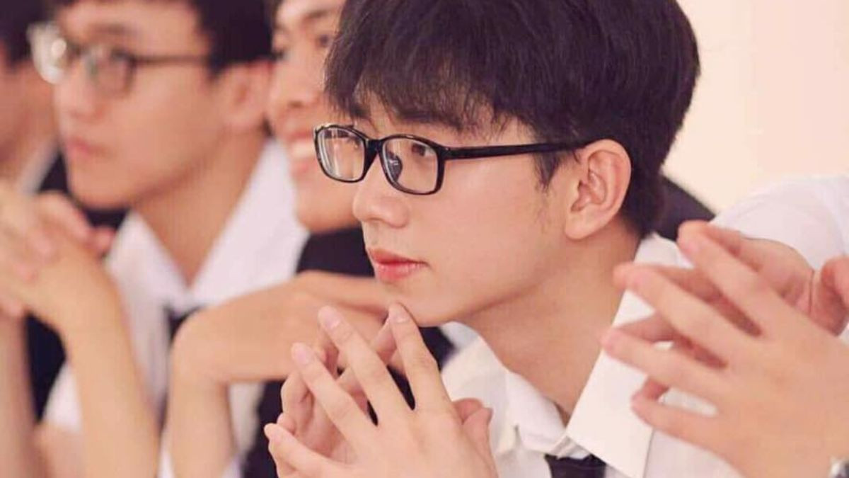 Trai đẹp trong áo sơ mi trắng