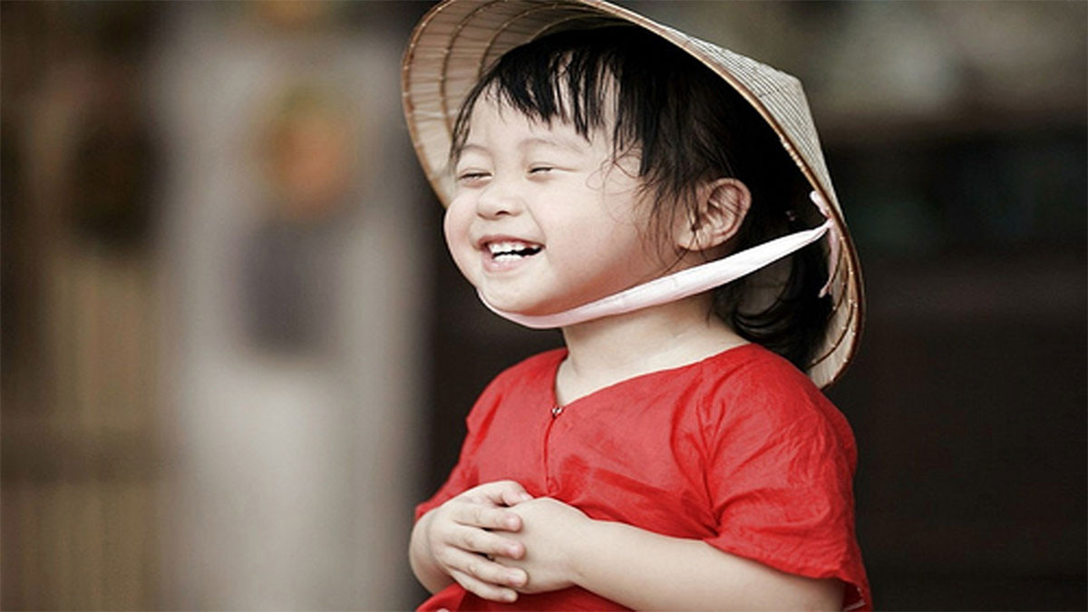 Trẻ em cười vui vẻ